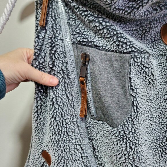 WANAKOME Kira Sherpa Hooded Vest Asymmetric Zip Wool Blend Grey Women's Small - Picture 4 of 16